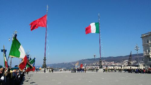 Cerimonia dell'alzabandiera in occasione della celebrazione della Festa dell'Unità nazionale in piazza Unità d'Italia - Trieste 17/03/2016